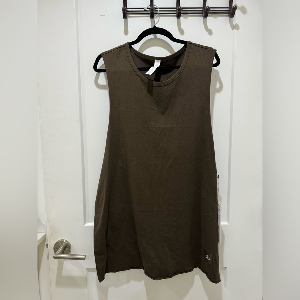 ALO society raw edge tank in espresso